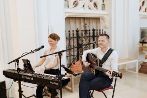 Akustik Duo mit Klavier und Gitarre in der Kirche