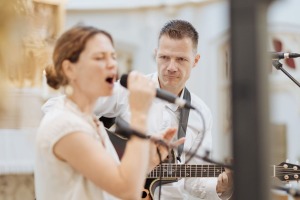 Akustik-Duo mit Sängerin