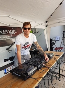 DJ für das Straßenfest