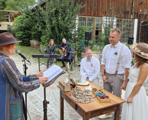 Das Brautpaar Rebecca und Michal beim Ja-Wort