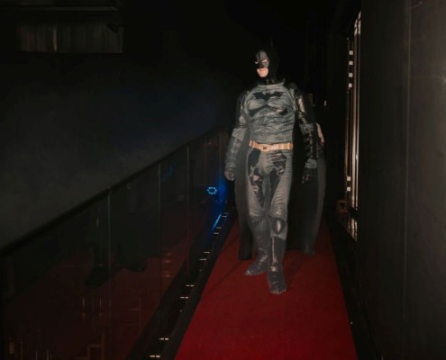 Der Bräutigam löst die Braut als Batman aus