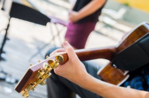 Die Instrumente gehören zur Ausrüstung einer Hochzeitsband