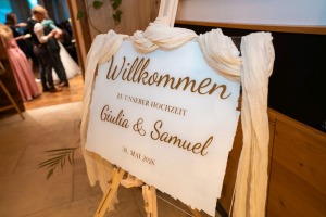 Die Schmiede Pfaffing - Willkommensschild Brautpaar Die Schmiede Pfaffing - Willkommensschild Brautpaar