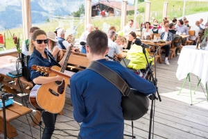 Musizieren bei der Agape auf der Enzianhütte