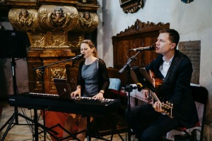 Gesangsduo bei einer kirchlichen Trauung