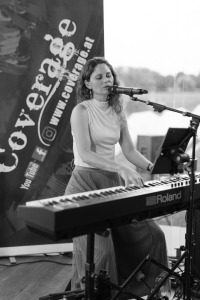 Pianistin mit Gesang DasSee