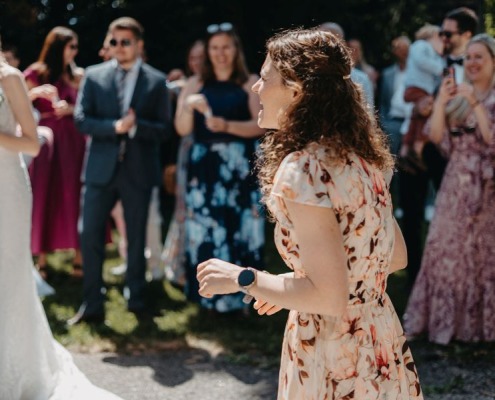 Sängerin Martina on Fire beim Abschlusslied der Hochzeit