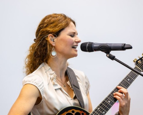 Sängerin bei der Agentureröffnung von Masilko Allianz Versicherung