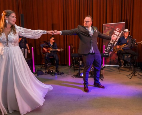 Schwungvolle-Choerografie-beim-Hochzeitstanz-in-Vorchdof