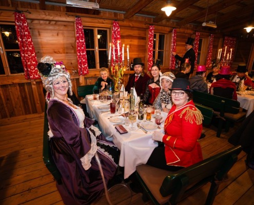Tolle Verkleidungen beim Hofball in Laakirchen