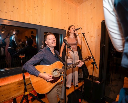 Unser Partyduo beim Brautsthelen in der Schmiede Pfaffing Unser Partyduo beim Brautsthelen in der Schmiede Pfaffing