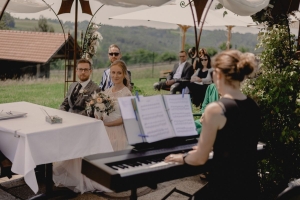 Klaviermusik bei der Trauung in der Hoamat